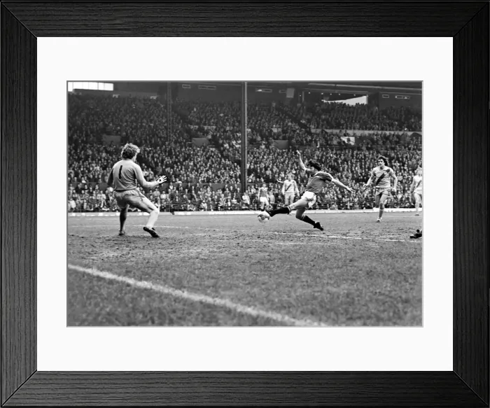 Framed Print : Manchester United 1 v. Crystal Palace 0. Division One Football. April 1981 MF02-12-060 Framed Print : Manchester United 1 v. Crystal Palace 0. Division One Football. April 1981 MF02-12-060