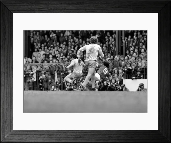 Framed Print : Manchester United 1 v. Crystal Palace 0. Division One Football. April 1981 MF02-12-047