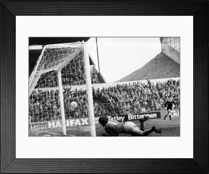 Framed Print : Leeds United 3 v. Coventry 0. Division 1 Football. April 1981 MF02-11-013 Framed Print : Leeds United 3 v. Coventry 0. Division 1 Football. April 1981 MF02-11-013