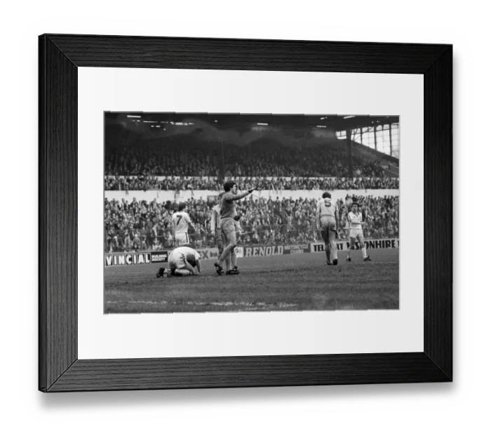Framed Print : Leeds United 3 v. Coventry 0. Division 1 Football. April 1981 MF02-11-010 Framed Print : Leeds United 3 v. Coventry 0. Division 1 Football. April 1981 MF02-11-010