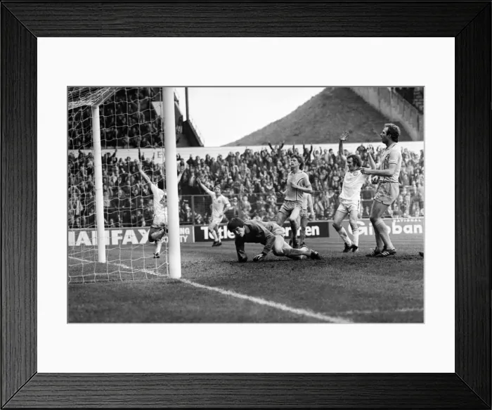 Framed Print : Leeds United 3 v. Coventry 0. Division 1 Football. April 1981 MF02-11-024 Framed Print : Leeds United 3 v. Coventry 0. Division 1 Football. April 1981 MF02-11-024