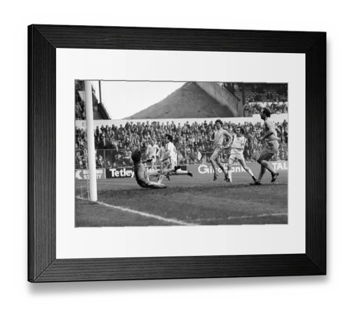 Framed Print : Leeds United 3 v. Coventry 0. Division 1 Football. April 1981 MF02-11-030 Framed Print : Leeds United 3 v. Coventry 0. Division 1 Football. April 1981 MF02-11-030