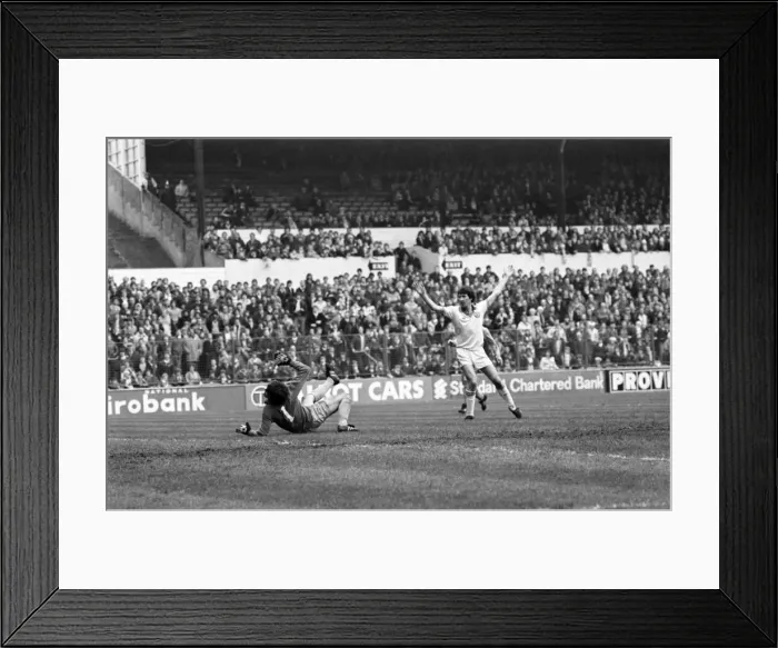 Framed Print : Leeds United 3 v. Coventry 0. Division 1 Football. April 1981 MF02-11-022 Framed Print : Leeds United 3 v. Coventry 0. Division 1 Football. April 1981 MF02-11-022