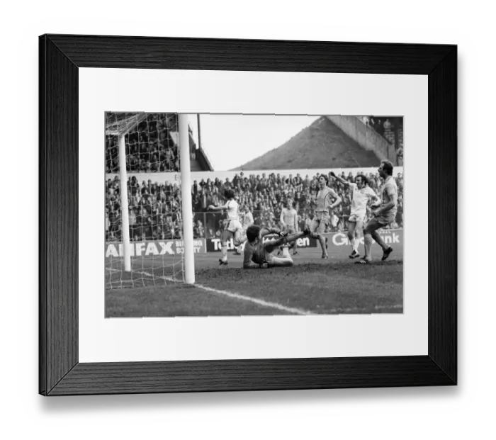 Framed Print : Leeds United 3 v. Coventry 0. Division 1 Football. April 1981 MF02-11-029