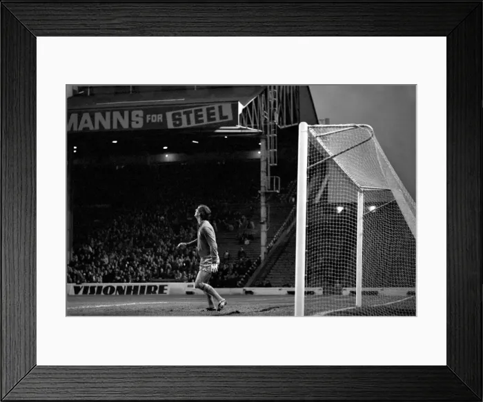 Framed Print : English League Division One match at Maine Road. Manchester City 3 v Middlesbrough 2