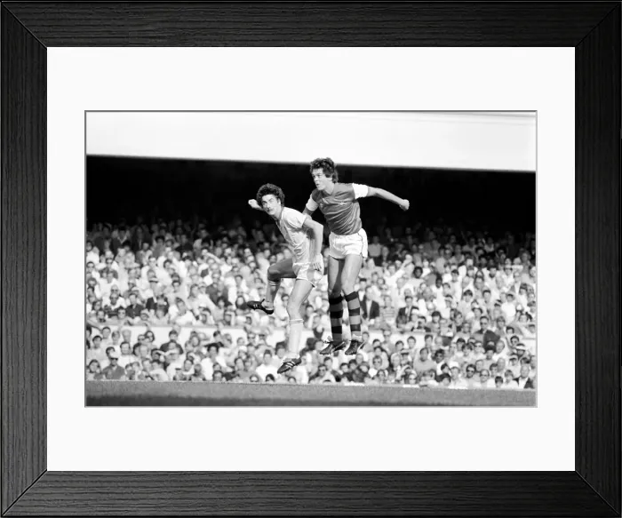 Framed Print : English League Division One match at Highbury. Arsenal 0 v Liverpool 2 Framed Print : English League Division One match at Highbury. Arsenal 0 v Liverpool 2