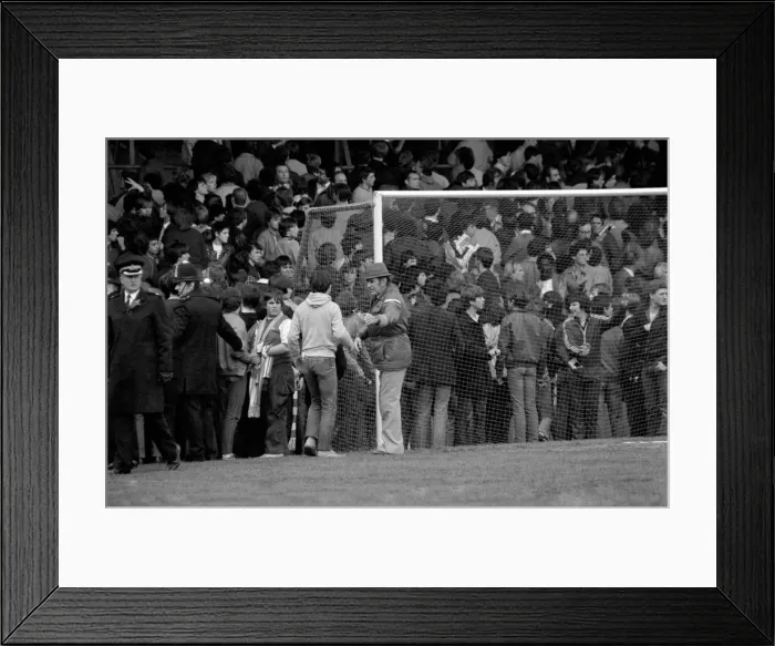 Framed Print : English League Division One match at Highbury. Arsenal 2 v West Ham United 0