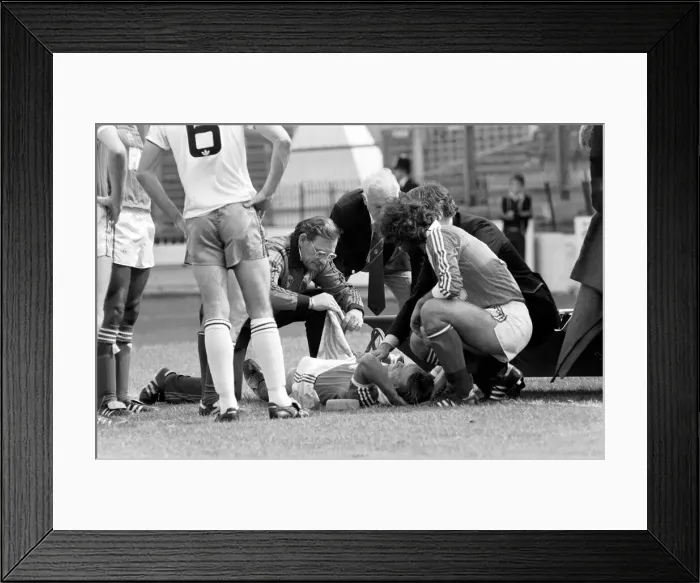 Framed Print : English League Cup Third Round match at The Valley. Charlton Athletic 1 v West Ham United Framed Print : English League Cup Third Round match at The Valley. Charlton Athletic 1 v West Ham United