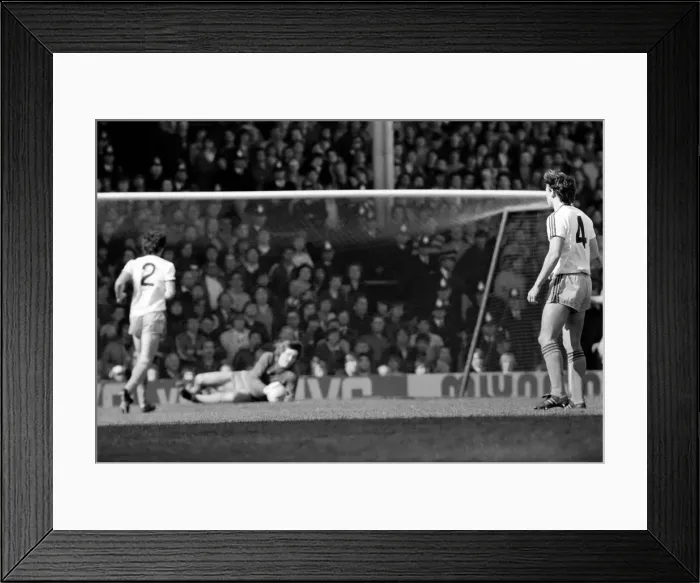 Framed Print : English League Division One match at Highbury. Arsenal 2 v West Ham United 0 Framed Print : English League Division One match at Highbury. Arsenal 2 v West Ham United 0