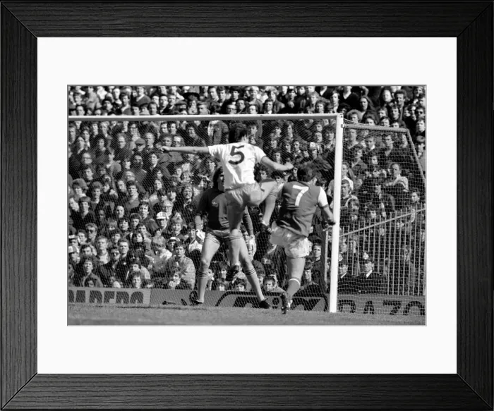 Framed Print : English League Division One match at Highbury. Arsenal 2 v West Ham United 0