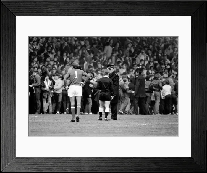 Framed Print : English League Division One match at Highbury. Arsenal 2 v West Ham United 0 Framed Print : English League Division One match at Highbury. Arsenal 2 v West Ham United 0