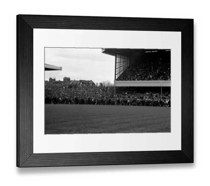 Framed Print : English League Division One match at Highbury. Arsenal 2 v West Ham United 0 Framed Print : English League Division One match at Highbury. Arsenal 2 v West Ham United 0