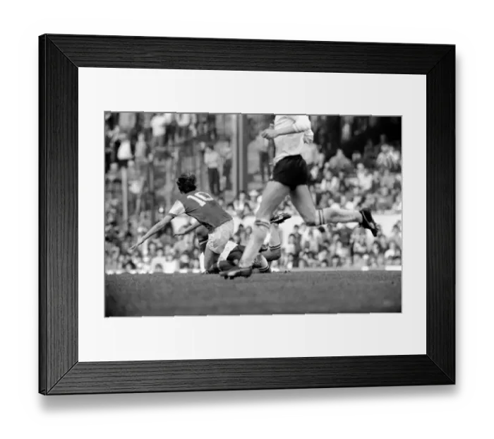 Framed Print : English League Division One match at Highbury. Arsenal 4 v Aston Villa 3