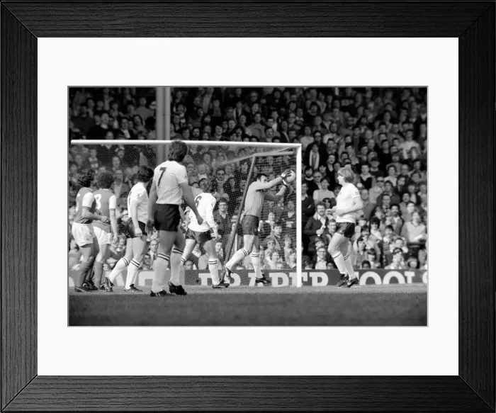 Framed Print : English League Division One match at Highbury. Arsenal 4 v Aston Villa 3 Framed Print : English League Division One match at Highbury. Arsenal 4 v Aston Villa 3