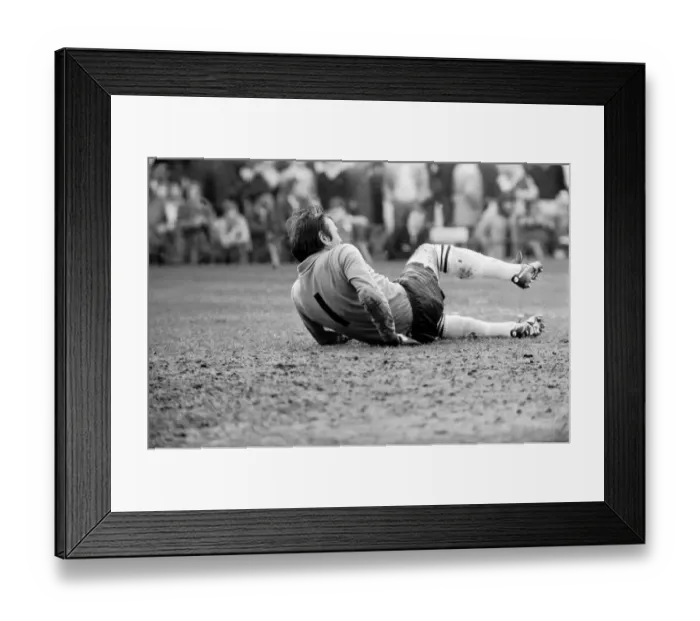 Framed Print : English League Division One match at Highbury. Arsenal 4 v Aston Villa 3 Framed Print : English League Division One match at Highbury. Arsenal 4 v Aston Villa 3