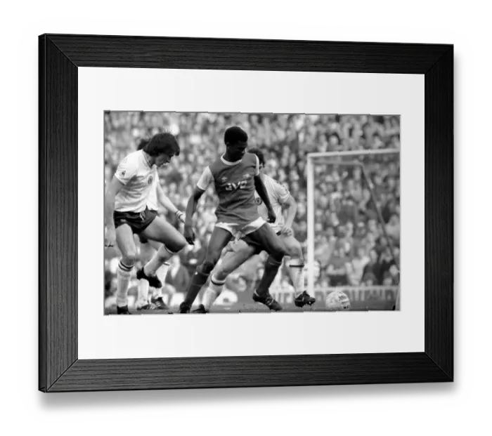 Framed Print : English League Division One match at Highbury. Arsenal 4 v Aston Villa 3 Framed Print : English League Division One match at Highbury. Arsenal 4 v Aston Villa 3