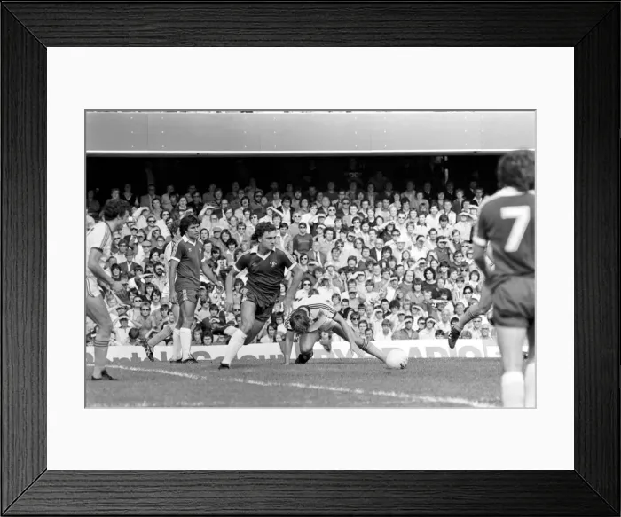 Framed Print : English League Division Two match at Stamford Bridge. Chelsea 0 v West Ham United 1 Framed Print : English League Division Two match at Stamford Bridge. Chelsea 0 v West Ham United 1