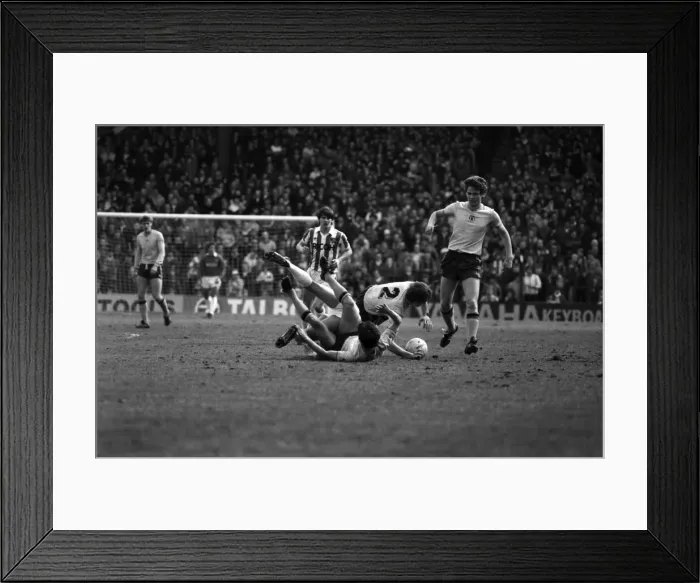 Framed Print : Stoke 0 v. Sunderland 1. April 1982 MF06-28-025 Local Caption Division 1 Football Framed Print : Stoke 0 v. Sunderland 1. April 1982 MF06-28-025 Local Caption Division 1 Football