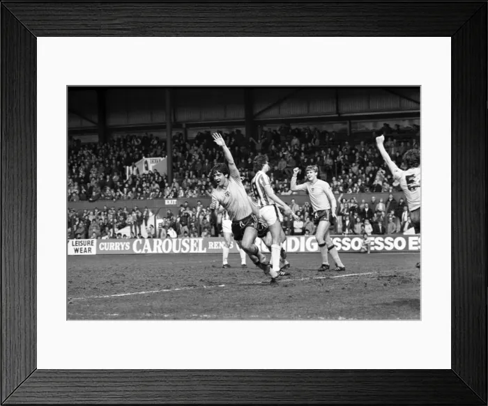 Framed Print : Stoke 0 v. Sunderland 1. April 1982 MF06-28-040 Local Caption Division 1 Football Framed Print : Stoke 0 v. Sunderland 1. April 1982 MF06-28-040 Local Caption Division 1 Football
