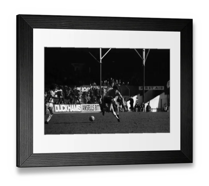 Framed Print : Stoke 0 v. Sunderland 1. April 1982 MF06-28-017 Local Caption Division 1 Football