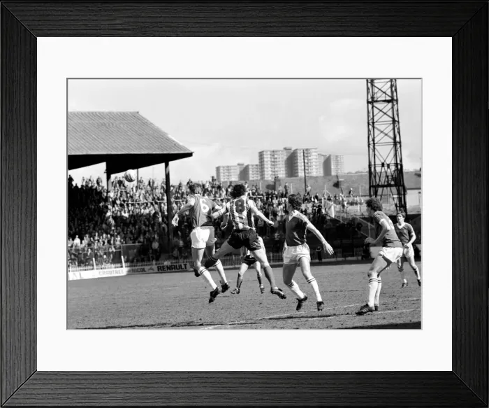 Framed Print : Sheffield United 1 v. Bury 1. April 1982 MF06-27-036 Local Caption Division 4