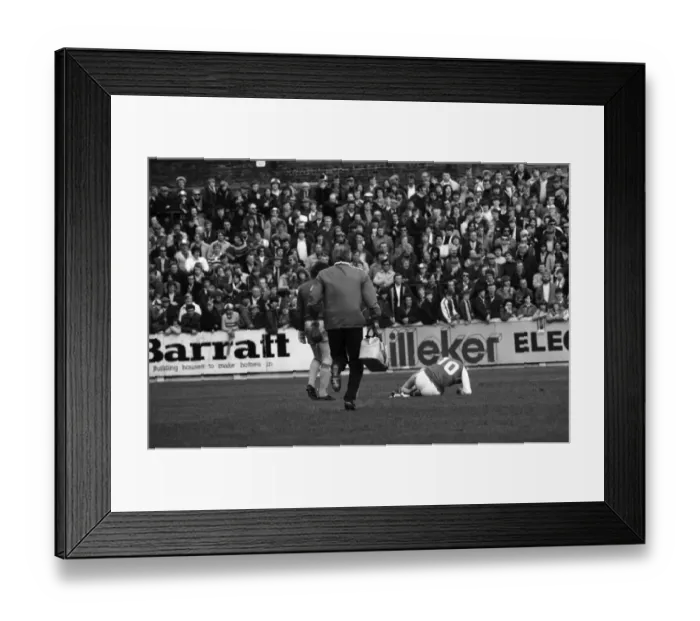 Framed Print : Rotherham United 2 v. Grimsby 2. April 1982 MF06-26-030 Local Caption Division 1