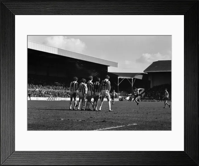 Framed Print : Stoke 0 v. Sunderland 1. April 1982 MF06-28-005 Local Caption Division 1 Football Framed Print : Stoke 0 v. Sunderland 1. April 1982 MF06-28-005 Local Caption Division 1 Football