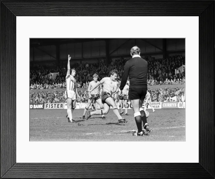 Framed Print : Stoke 0 v. Sunderland 1. April 1982 MF06-28-035 Local Caption Division 1 Football