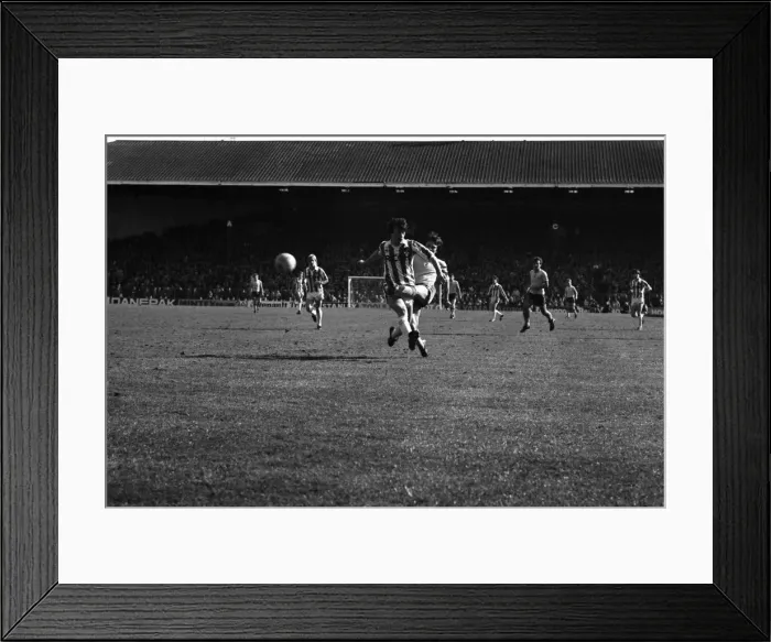 Framed Print : Stoke 0 v. Sunderland 1. April 1982 MF06-28-004 Local Caption Division 1 Football Framed Print : Stoke 0 v. Sunderland 1. April 1982 MF06-28-004 Local Caption Division 1 Football
