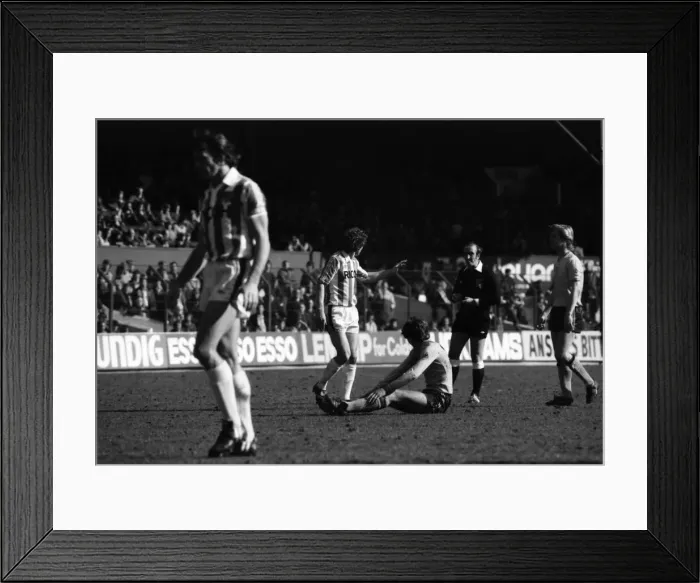 Framed Print : Stoke 0 v. Sunderland 1. April 1982 MF06-28-016 Local Caption Division 1 Football Framed Print : Stoke 0 v. Sunderland 1. April 1982 MF06-28-016 Local Caption Division 1 Football