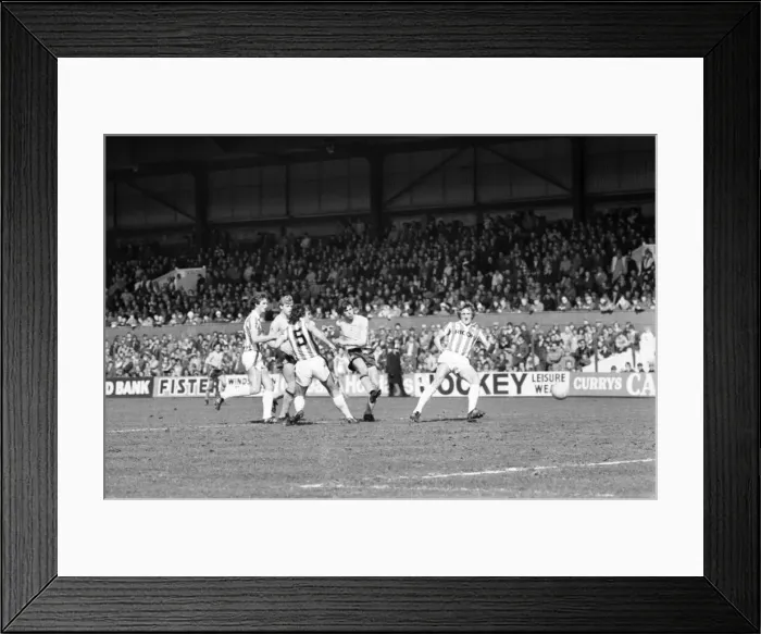 Framed Print : Stoke 0 v. Sunderland 1. April 1982 MF06-28-048 Local Caption Division 1 Football Framed Print : Stoke 0 v. Sunderland 1. April 1982 MF06-28-048 Local Caption Division 1 Football