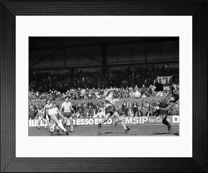 Framed Print : Stoke 0 v. Sunderland 1. April 1982 MF06-28-032 Local Caption Division 1 Football Framed Print : Stoke 0 v. Sunderland 1. April 1982 MF06-28-032 Local Caption Division 1 Football