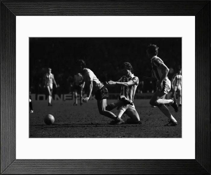 Framed Print : Stoke 0 v. Sunderland 1. April 1982 MF06-28-018 Local Caption Division 1 Football Framed Print : Stoke 0 v. Sunderland 1. April 1982 MF06-28-018 Local Caption Division 1 Football