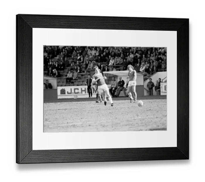 Framed Print : Sheffield United 1 v. Bury 1. April 1982 MF06-27-017 Local Caption Division 4