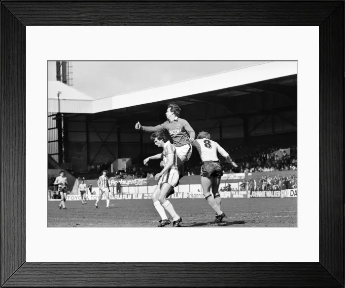 Framed Print : Stoke 0 v. Sunderland 1. April 1982 MF06-28-044 Local Caption Division 1 Football Framed Print : Stoke 0 v. Sunderland 1. April 1982 MF06-28-044 Local Caption Division 1 Football
