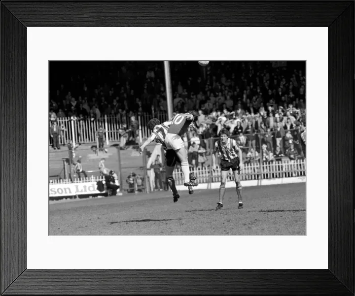 Framed Print : Sheffield United 1 v. Bury 1. April 1982 MF06-27-011 Local Caption Division 4