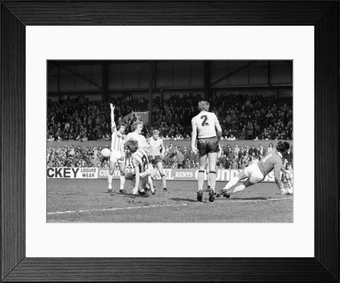 Framed Print : Stoke 0 v. Sunderland 1. April 1982 MF06-28-047 Local Caption Division 1 Football Framed Print : Stoke 0 v. Sunderland 1. April 1982 MF06-28-047 Local Caption Division 1 Football