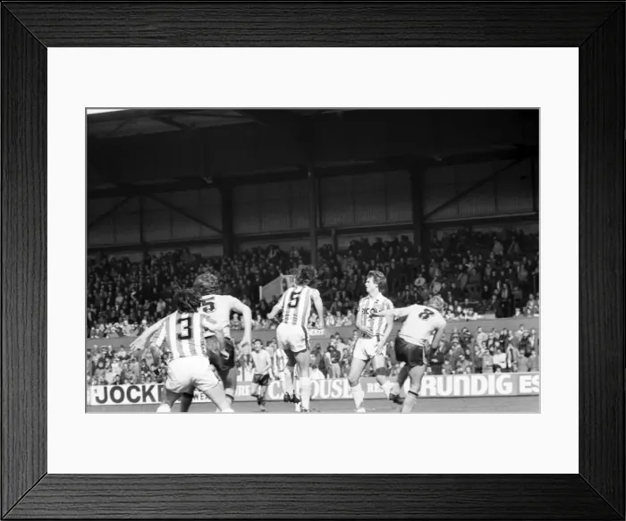 Framed Print : Stoke 0 v. Sunderland 1. April 1982 MF06-28-043 Local Caption Division 1 Football Framed Print : Stoke 0 v. Sunderland 1. April 1982 MF06-28-043 Local Caption Division 1 Football