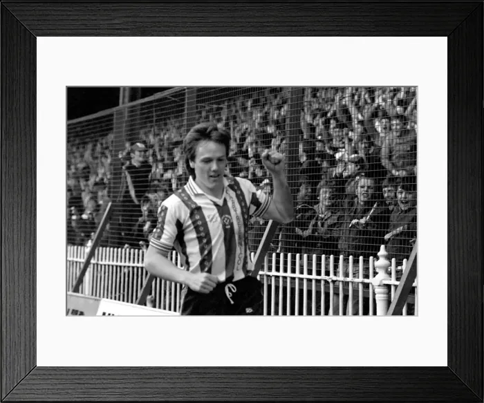 Framed Print : Sheffield United 1 v. Bury 1. April 1982 MF06-27-025 Local Caption Division 4