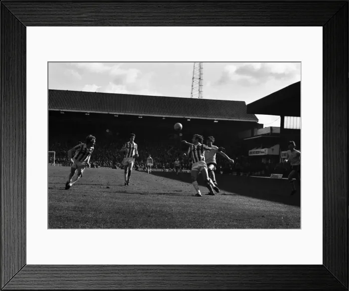 Framed Print : Stoke 0 v. Sunderland 1. April 1982 MF06-28-006 Local Caption Division 1 Football Framed Print : Stoke 0 v. Sunderland 1. April 1982 MF06-28-006 Local Caption Division 1 Football