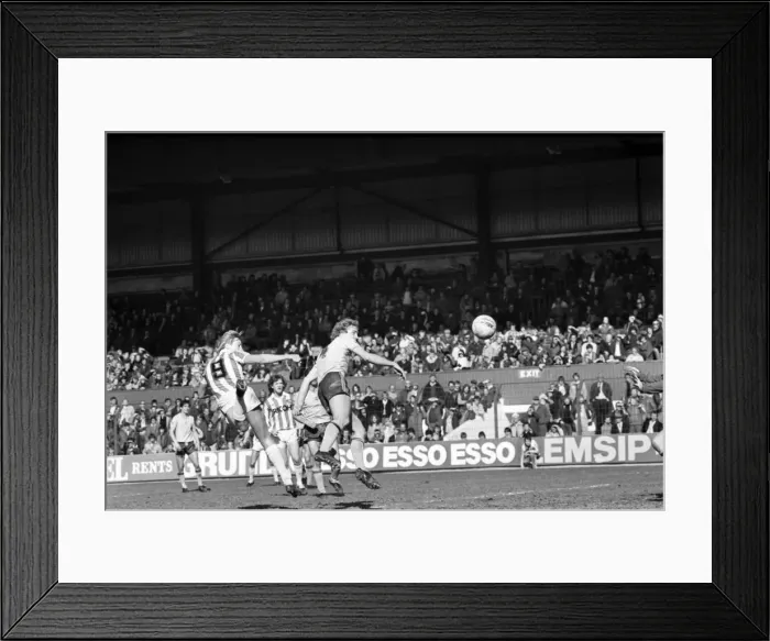 Framed Print : Stoke 0 v. Sunderland 1. April 1982 MF06-28-031 Local Caption Division 1 Football Framed Print : Stoke 0 v. Sunderland 1. April 1982 MF06-28-031 Local Caption Division 1 Football