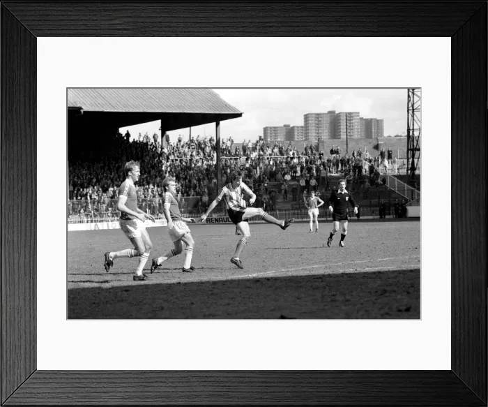 Framed Print : Sheffield United 1 v. Bury 1. April 1982 MF06-27-020 Local Caption Division 4 Framed Print : Sheffield United 1 v. Bury 1. April 1982 MF06-27-020 Local Caption Division 4