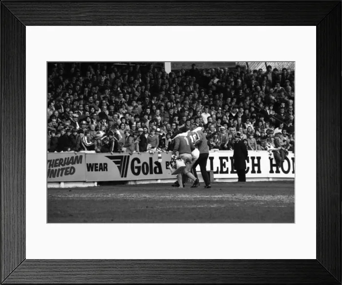 Framed Print : Rotherham United 2 v. Grimsby 2. April 1982 MF06-26-031 Local Caption Division 1
