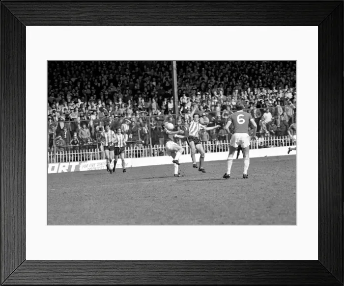 Framed Print : Sheffield United 1 v. Bury 1. April 1982 MF06-27-016 Local Caption Division 4 Framed Print : Sheffield United 1 v. Bury 1. April 1982 MF06-27-016 Local Caption Division 4