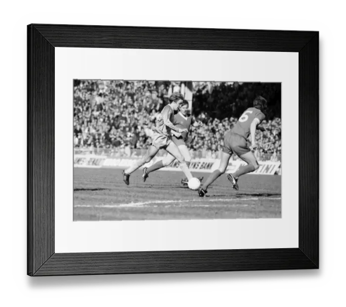 Framed Print : Manchester City 0 v. Liverpool 5. April 1982 MF06-25-042 Local Caption Division 1
