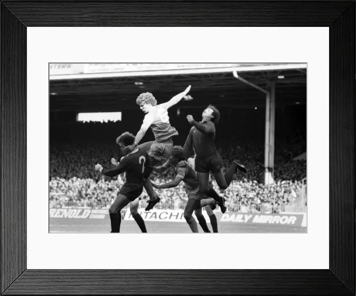 Framed Print : Manchester City 0 v. Liverpool 5. April 1982 MF06-25-035 Local Caption Division 1