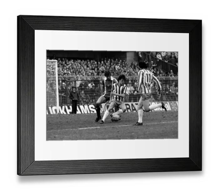 Framed Print : Sheffield Wed. 2 v. Leyton Orient 0. March 1982 MF06-21-047 Local Caption