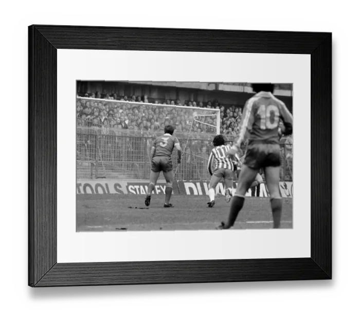 Framed Print : Sheffield Wed. 2 v. Leyton Orient 0. March 1982 MF06-21-041 Local Caption Framed Print : Sheffield Wed. 2 v. Leyton Orient 0. March 1982 MF06-21-041 Local Caption