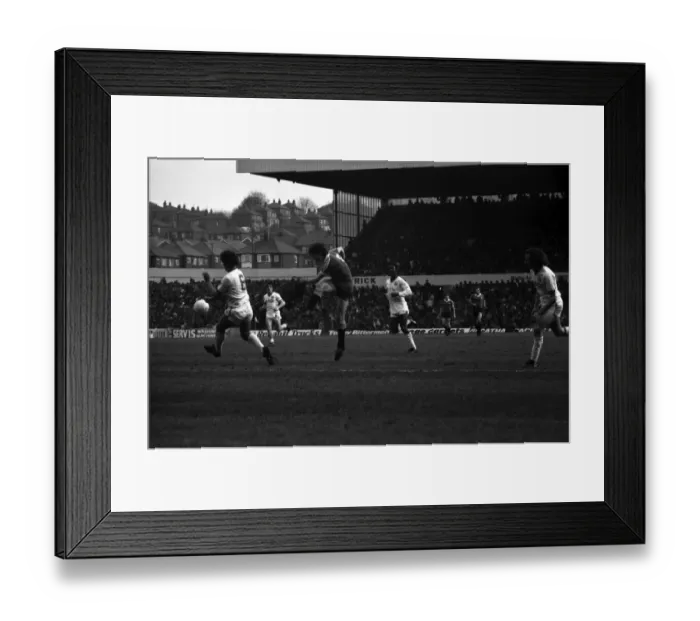 Framed Print : Leeds United 0 v. Manchester United 0. April 1982 MF06-22-106 Local Caption