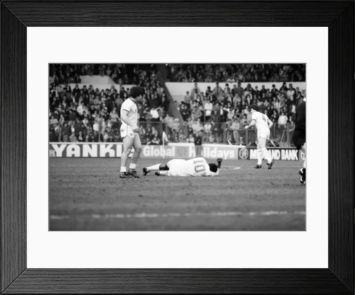 Framed Print : Leeds United 0 v. Manchester United 0. April 1982 MF06-22-069 Local Caption